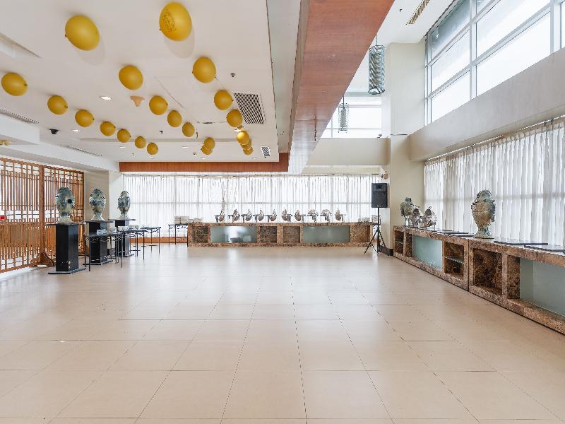 Crown Regency Hotel & Towers Cebu image