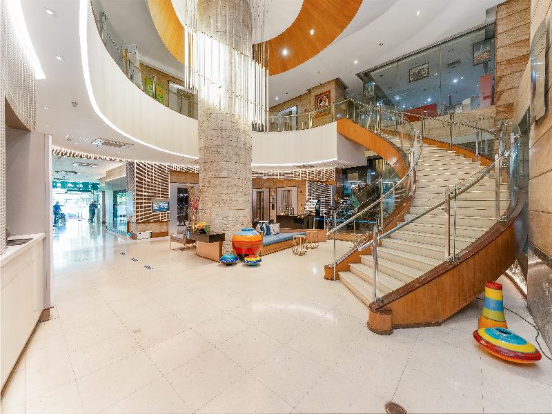 Crown Regency Hotel & Towers Cebu image