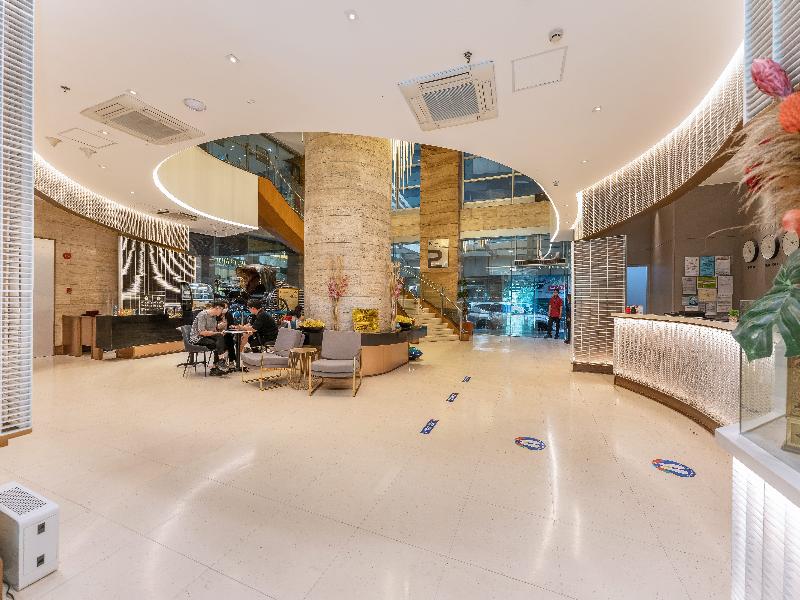 Crown Regency Hotel & Towers Cebu image