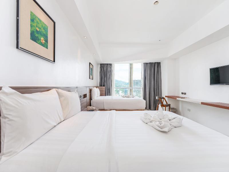 Crown Regency Hotel & Towers Cebu image