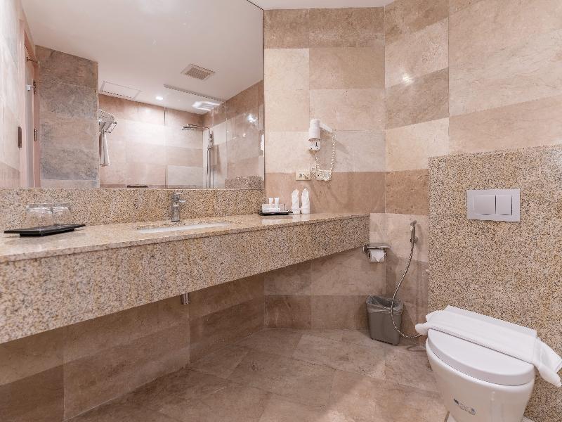Crown Regency Hotel & Towers Cebu image