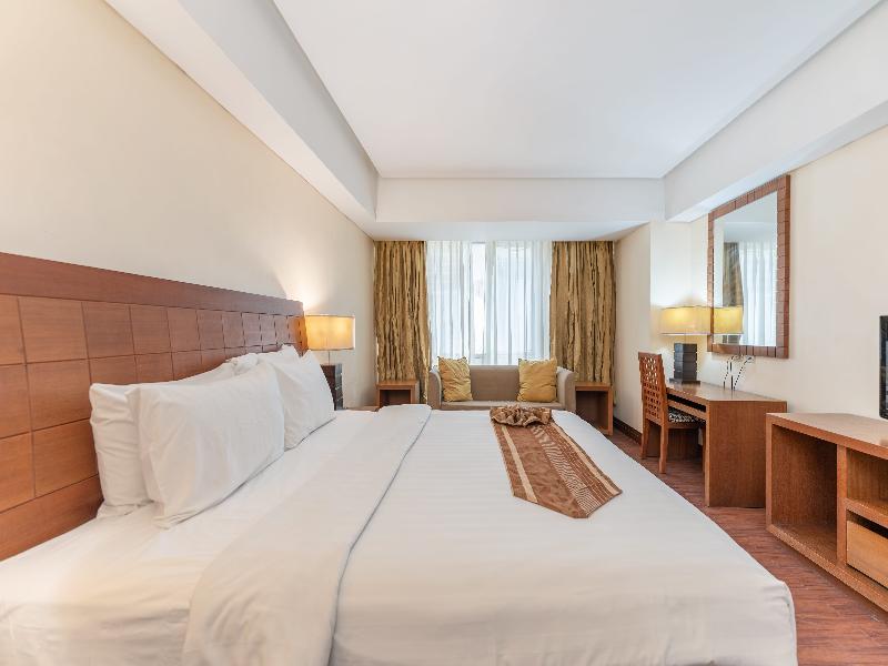 Crown Regency Hotel & Towers Cebu image