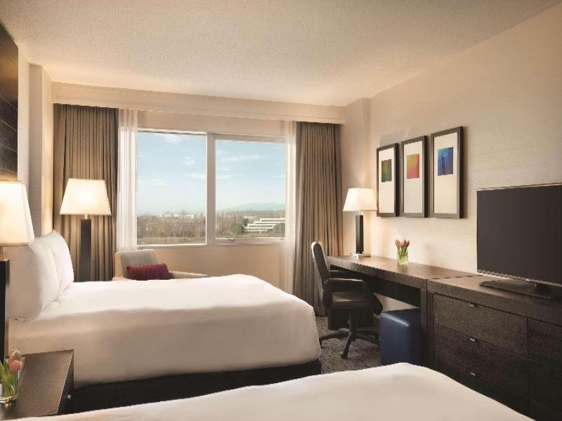 Radisson Hotel Vancouver Airport image