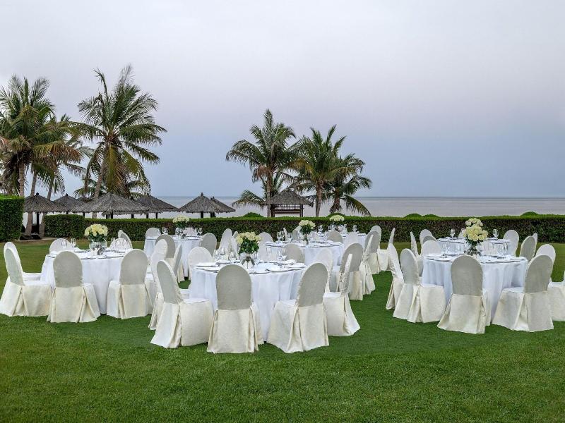 Le Méridien Al Aqah Beach Resort image