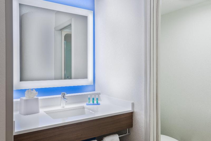 Holiday Inn Express Hotel & Suites Universal Holiday Inn Express Hotel & Suites Universal