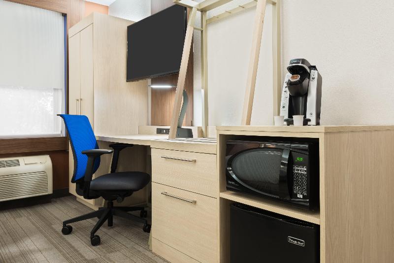 Holiday Inn Express Hotel & Suites Universal Holiday Inn Express Hotel & Suites Universal