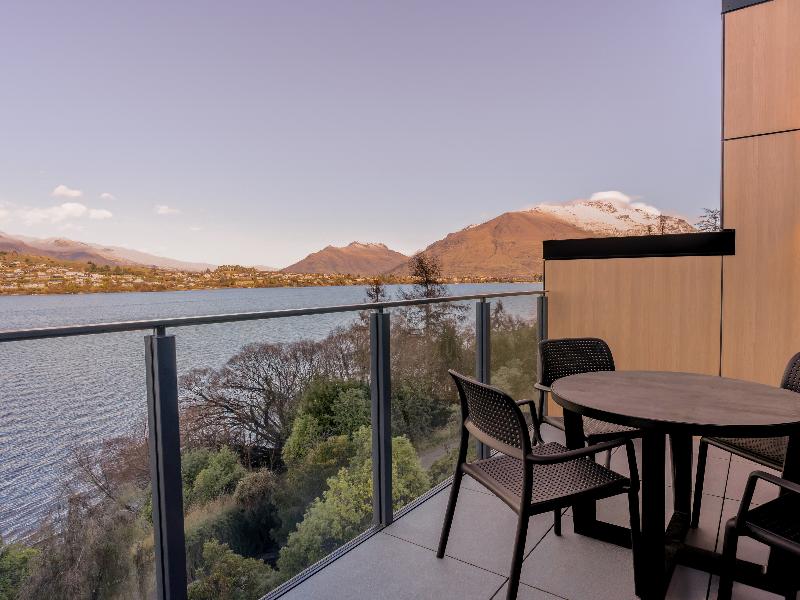 Three Bedroom Lake View Apartment