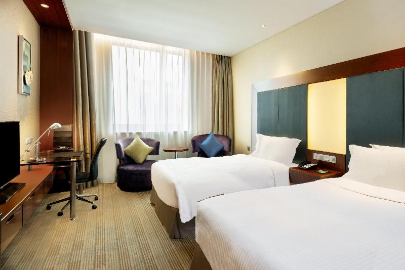 Holiday Inn Pudong image