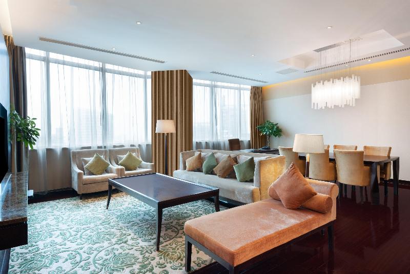 Holiday Inn Pudong image