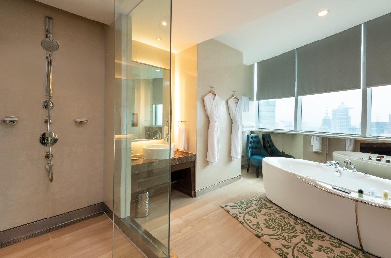 Holiday Inn Pudong image