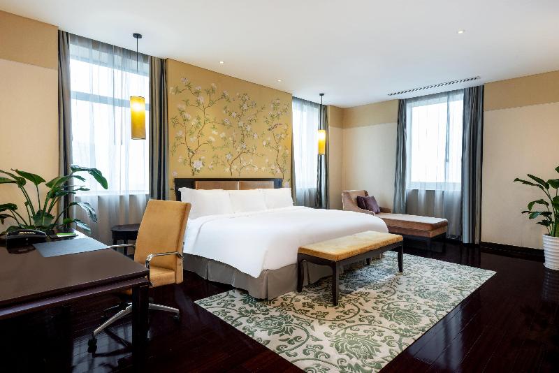Holiday Inn Pudong image