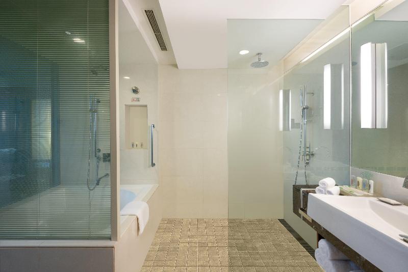 Holiday Inn Pudong image