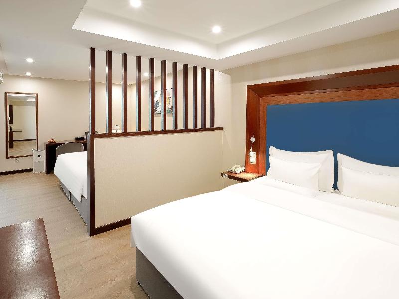 Novotel Shanghai Atlantis image