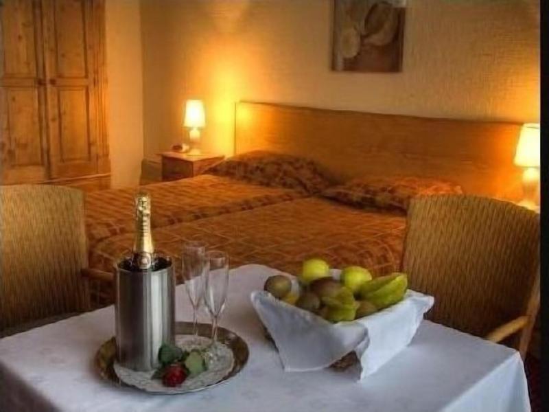 Lauriston Hotel image