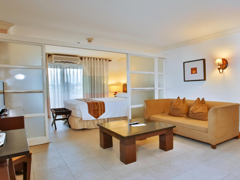 Crown Regency Suites & Residences Mactan image