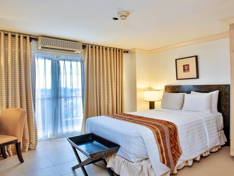 Crown Regency Suites & Residences Mactan image