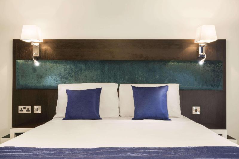 Bed room