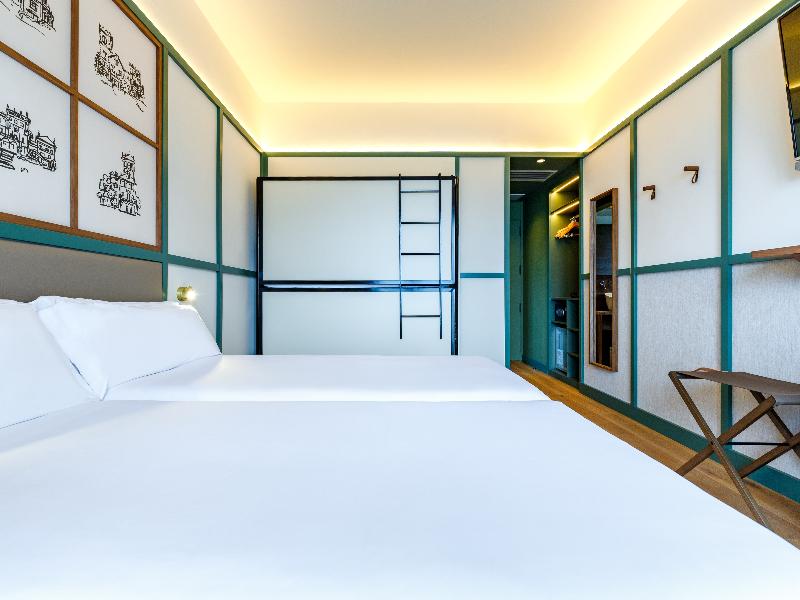 Petit Palace Tamarises image