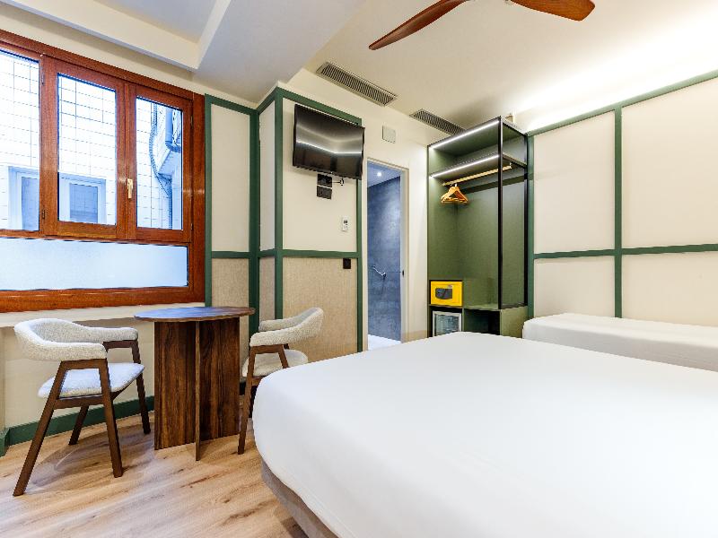 Petit Palace Tamarises image