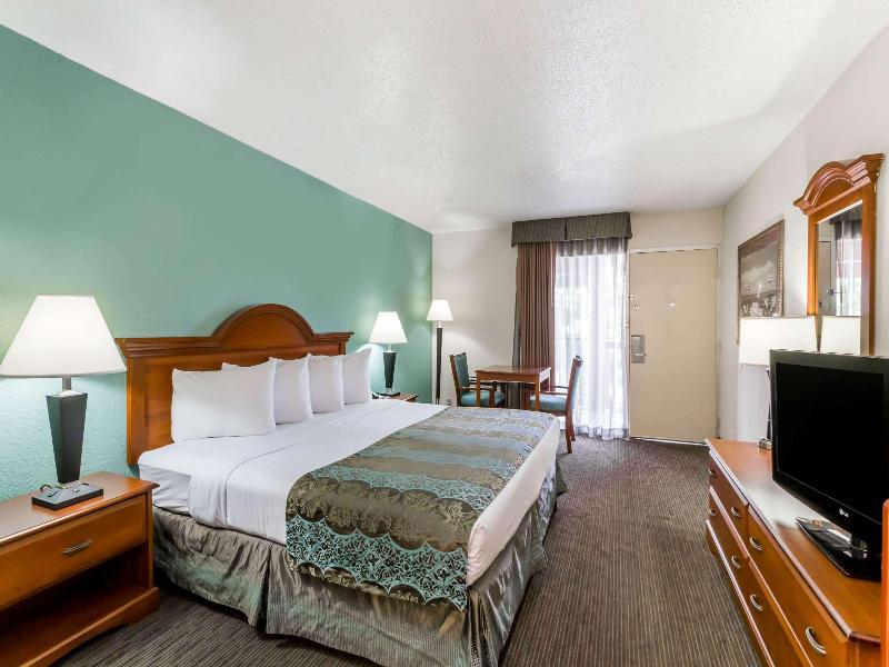 Baymont by Wyndham Sarasota image
