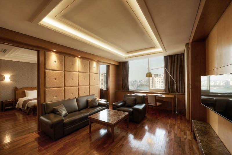 The Hotel Riviera image