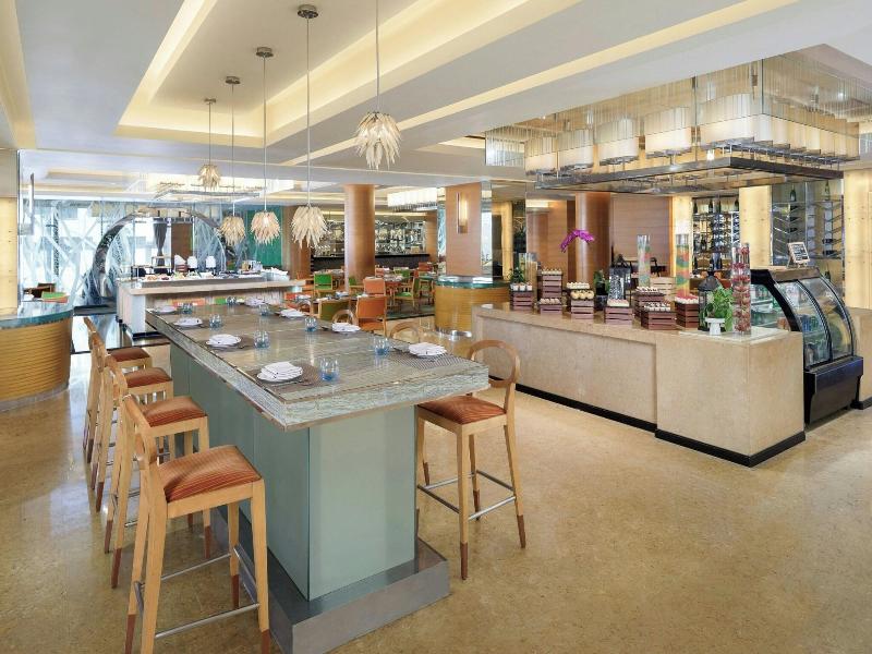 Renaissance Shanghai Yu Garden Hotel image