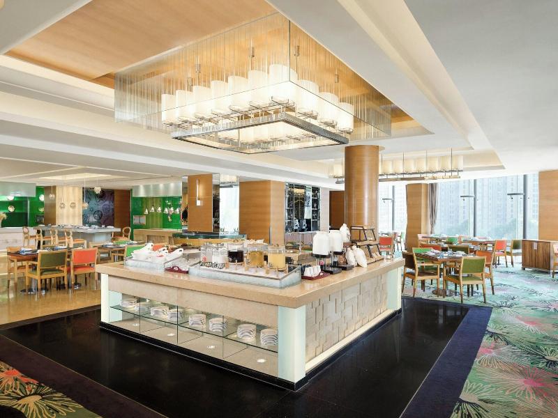 Renaissance Shanghai Yu Garden Hotel image