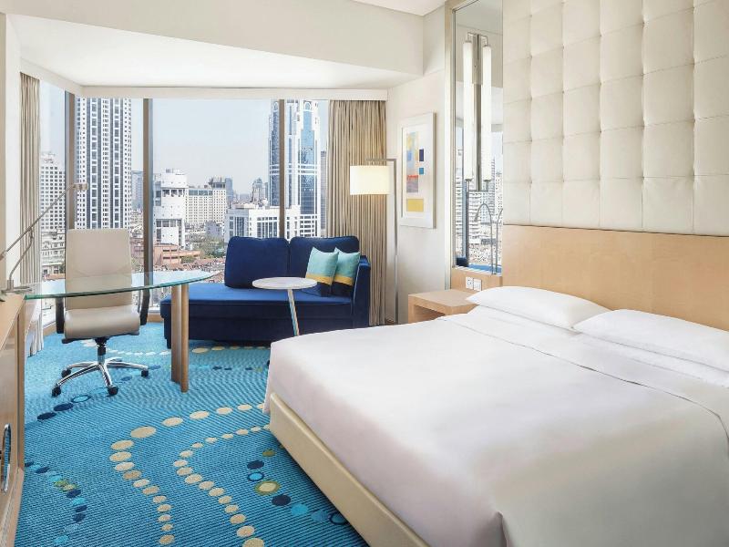 Renaissance Shanghai Yu Garden Hotel image