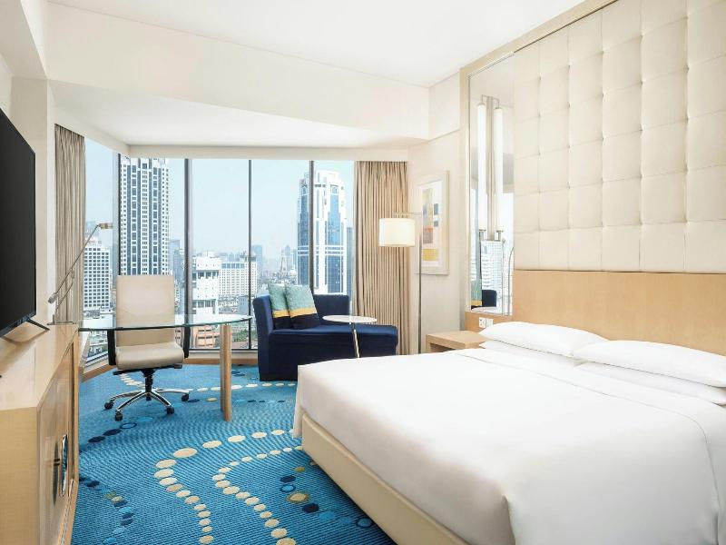 Renaissance Shanghai Yu Garden Hotel image