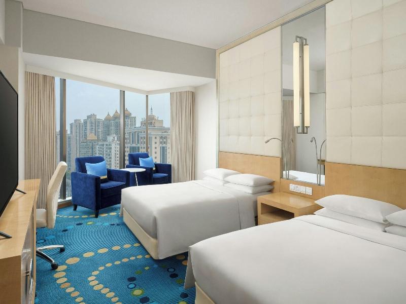 Renaissance Shanghai Yu Garden Hotel image