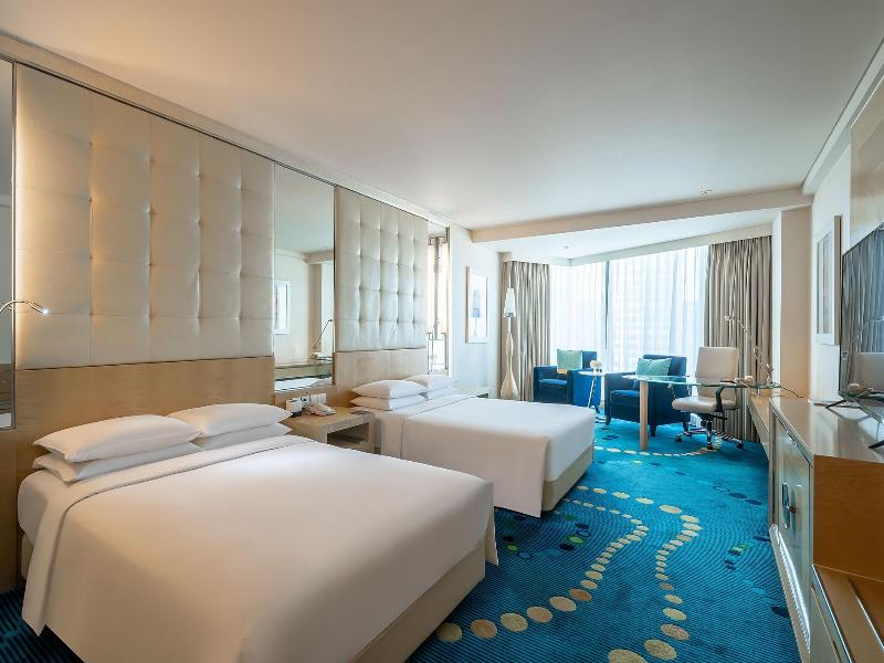 Renaissance Shanghai Yu Garden Hotel image