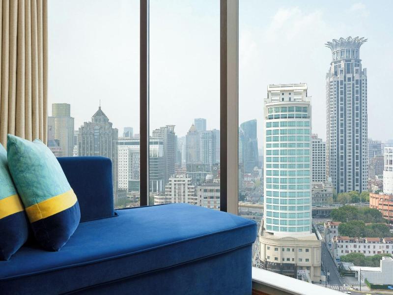 Renaissance Shanghai Yu Garden Hotel image