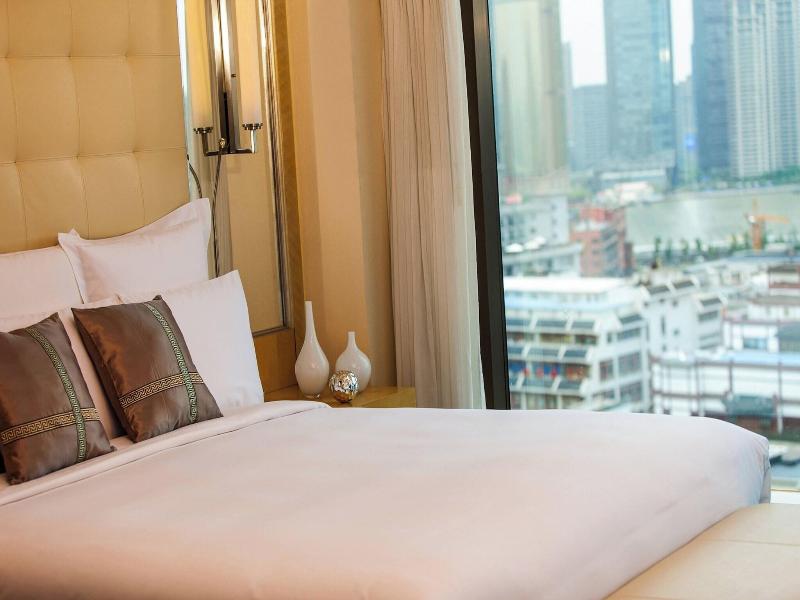 Renaissance Shanghai Yu Garden Hotel image