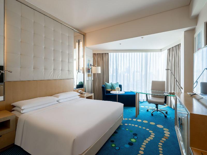 Renaissance Shanghai Yu Garden Hotel image