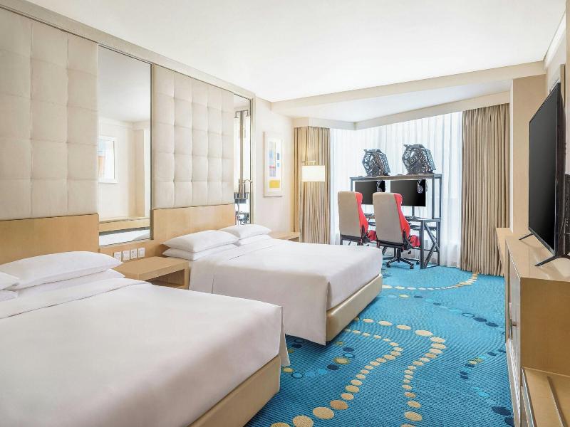 Renaissance Shanghai Yu Garden Hotel image