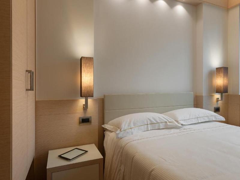 Ariston Hotel image