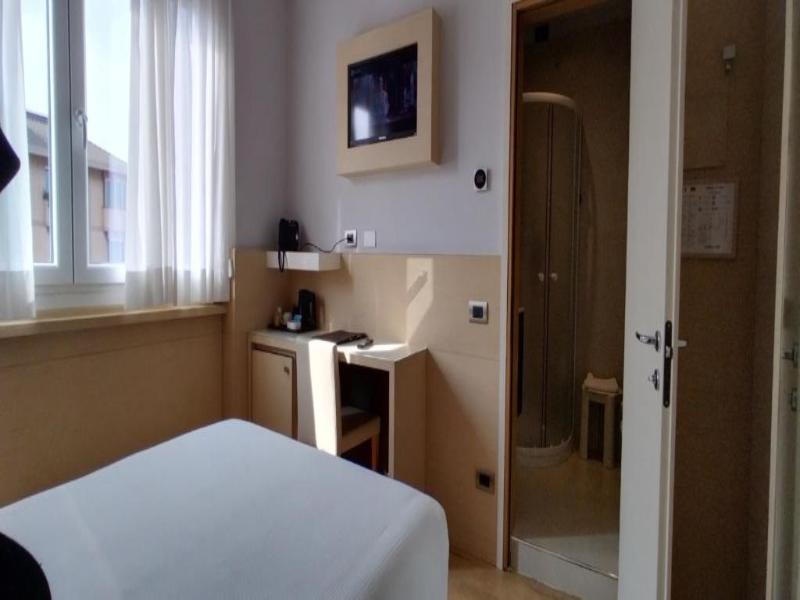 Ariston Hotel image