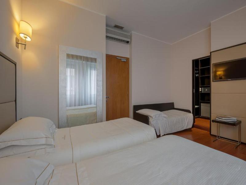 Ariston Hotel image
