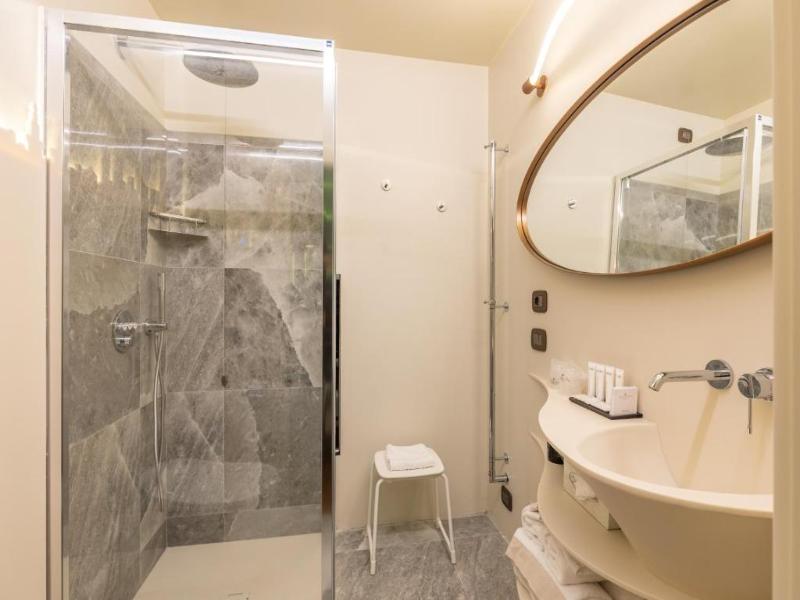 Ariston Hotel image