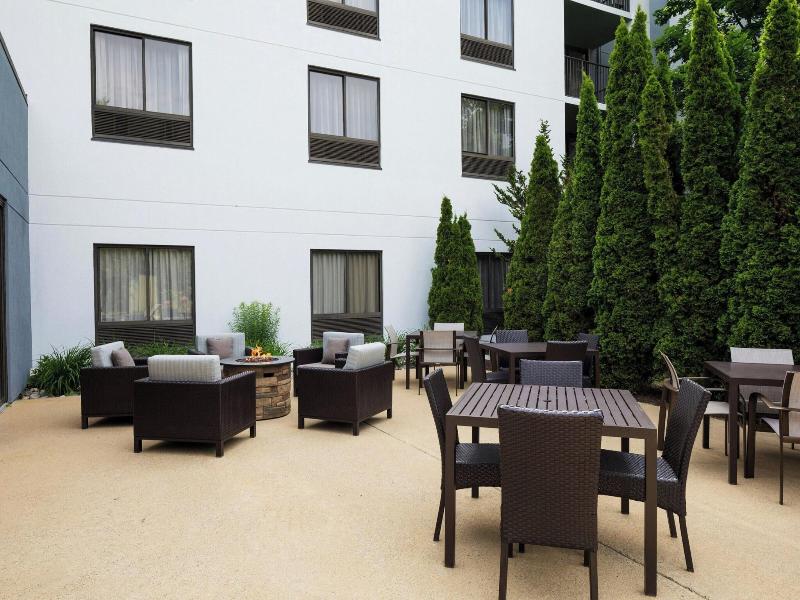 Courtyard Portsmouth image