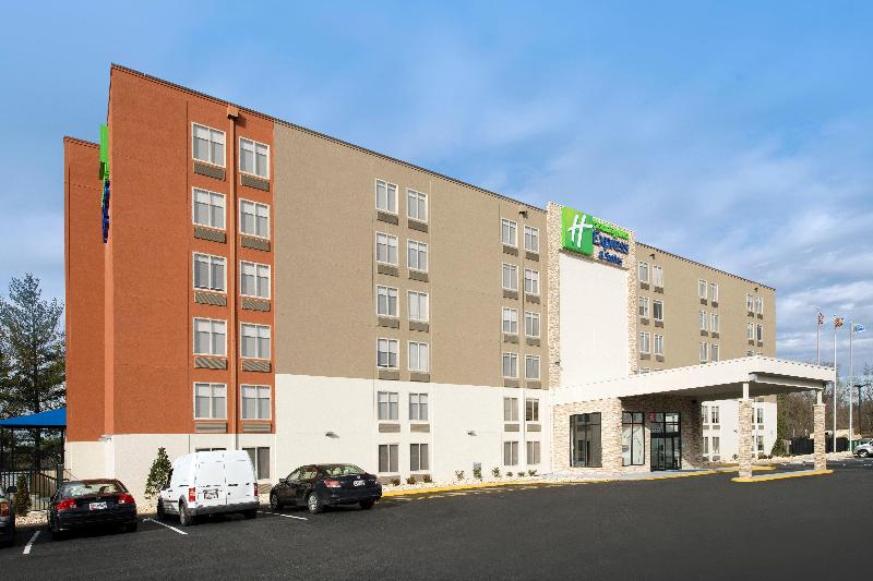 Holiday Inn Express and Suites College Park