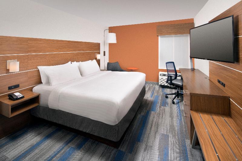 Holiday Inn Express and Suites College Park photo 11