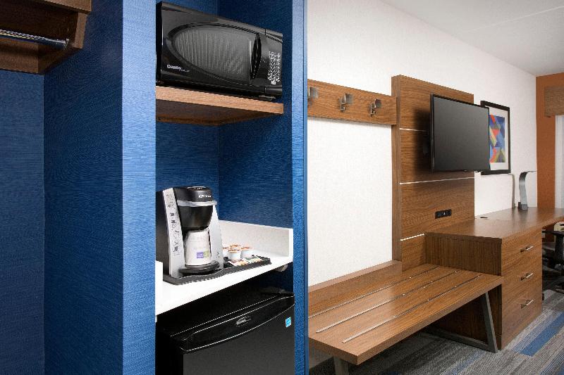 Holiday Inn Express and Suites College Park photo 18