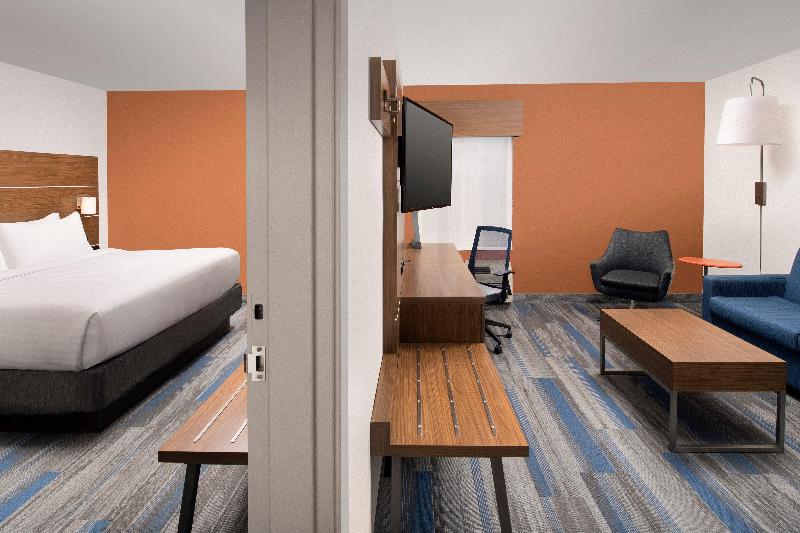 Holiday Inn Express and Suites College Park photo 16
