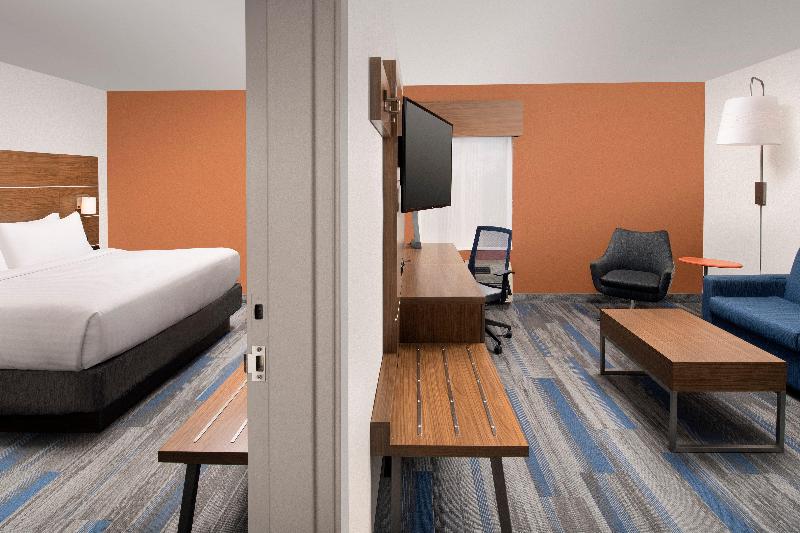 Holiday Inn Express and Suites College Park photo 17