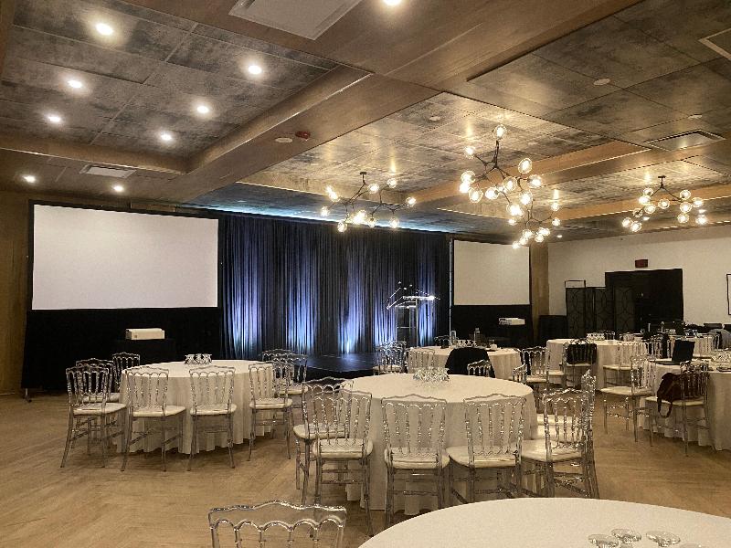 Armon Plaza Montreal Airport by IHG image