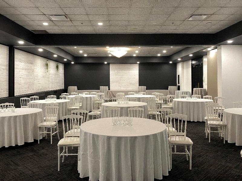 Armon Plaza Montreal Airport by IHG image
