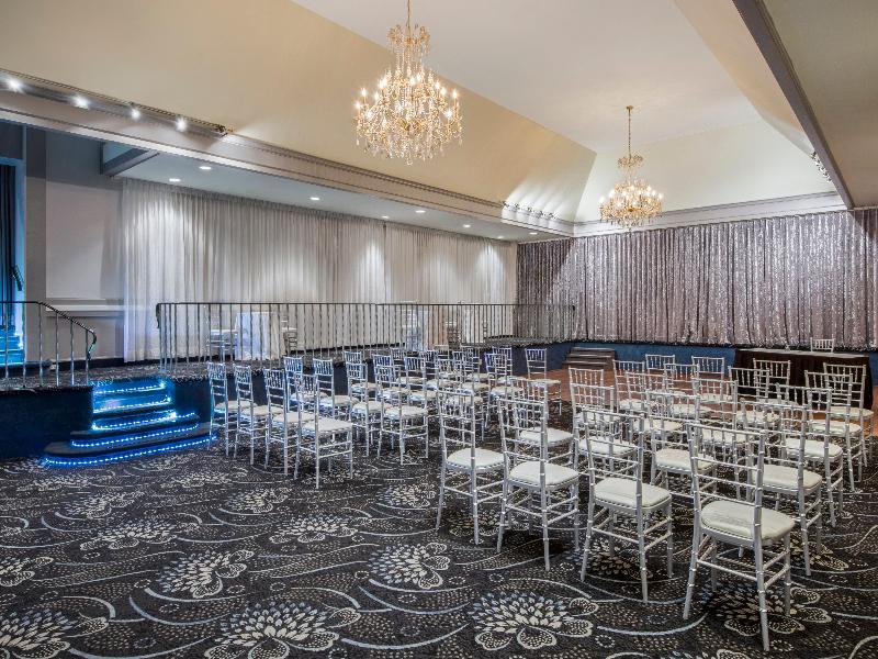 Armon Plaza Montreal Airport by IHG image