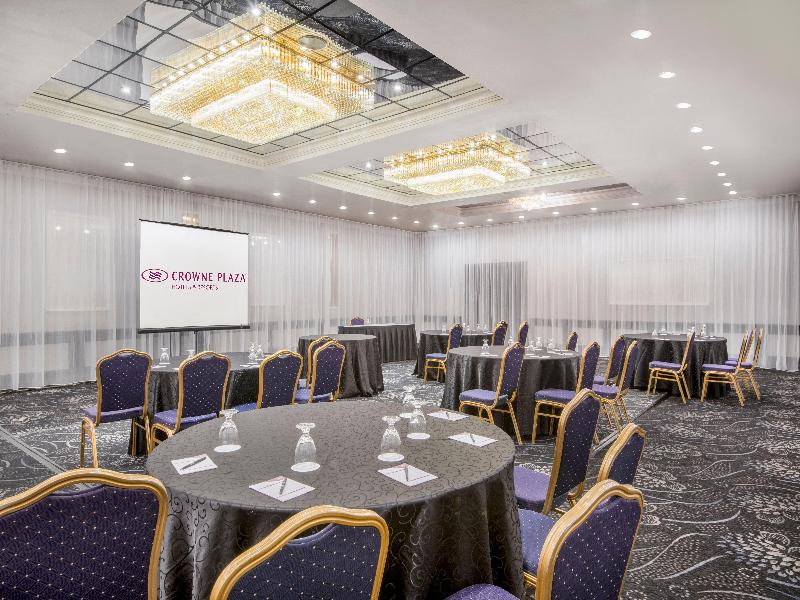 Armon Plaza Montreal Airport by IHG image