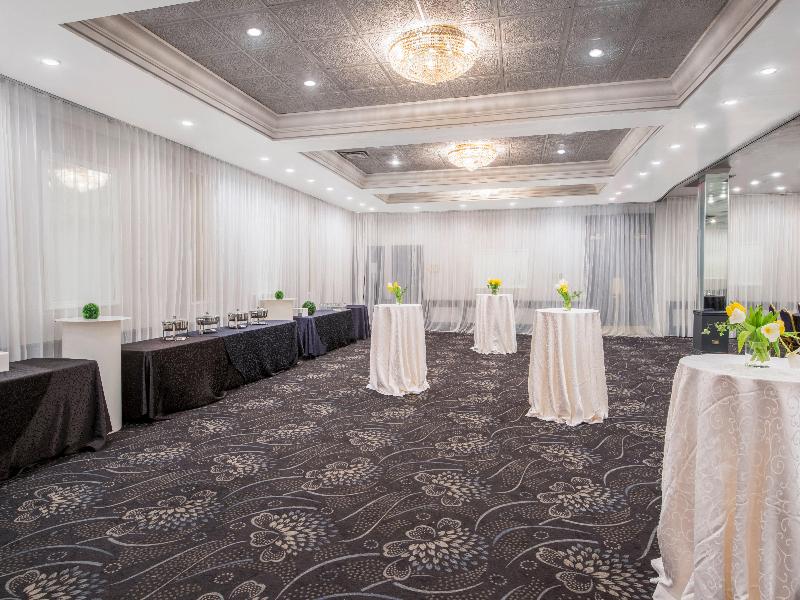 Armon Plaza Montreal Airport by IHG image